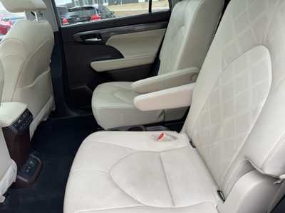2021 Toyota Highlander, $32497. Photo 7