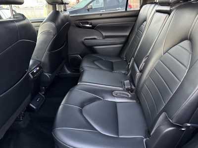 2022 Toyota Highlander, $37999. Photo 7