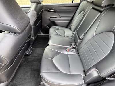 2022 Toyota Highlander, $41499. Photo 6
