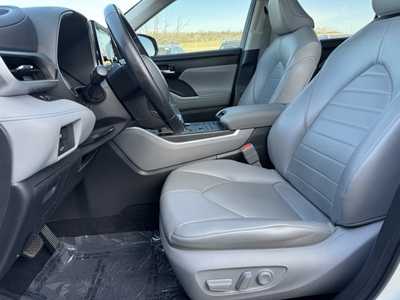2022 Toyota Highlander, $39499. Photo 4