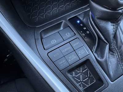 2022 Toyota RAV4, $29499. Photo 11