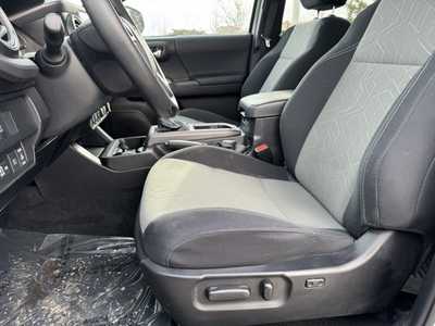 2022 Toyota Tacoma, $37999. Photo 4