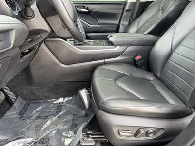 2021 Toyota Highlander, $36699. Photo 4