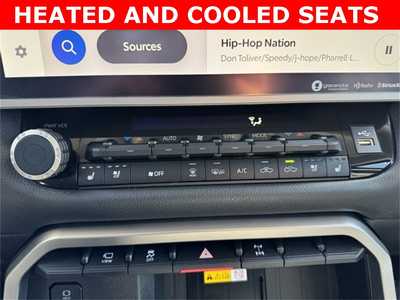 2022 Toyota Tundra Crew Cab, $45998. Photo 10