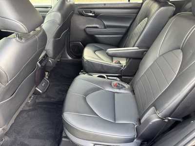 2022 Toyota Highlander, $40298. Photo 6