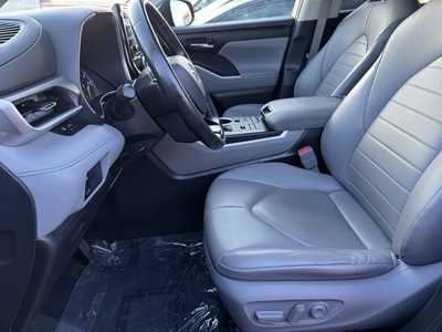 2021 Toyota Highlander, $36699. Photo 4