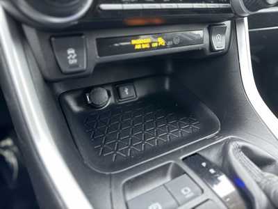 2021 Toyota RAV4, $26999. Photo 10