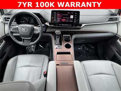 2022 Toyota Sienna, $47599. Photo 10