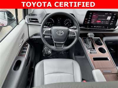2022 Toyota Sienna, $47599. Photo 9
