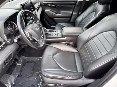 2022 Toyota Highlander, $39999. Photo 5