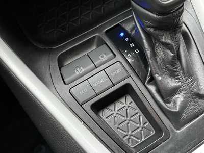 2020 Toyota RAV4, $23998. Photo 11