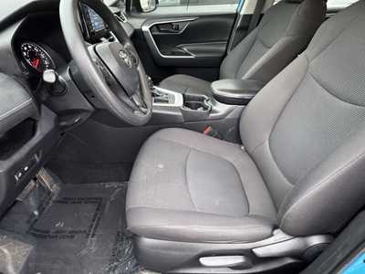 2020 Toyota RAV4, $23998. Photo 4