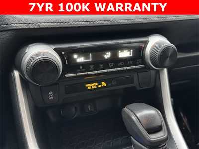 2020 Toyota RAV4, $23998. Photo 9
