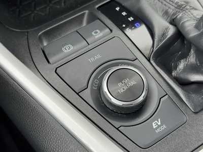 2020 Toyota RAV4, $26099. Photo 12