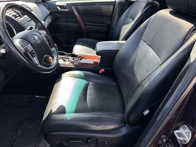 2011 Toyota Highlander, $11490. Photo 4