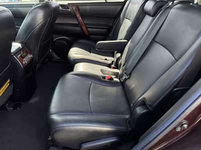 2011 Toyota Highlander, $11490. Photo 6