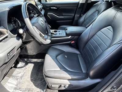 2022 Toyota Highlander, $40499. Photo 4