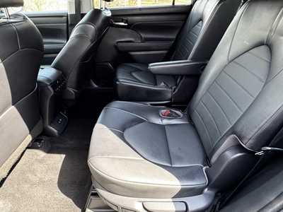 2022 Toyota Highlander, $40499. Photo 5