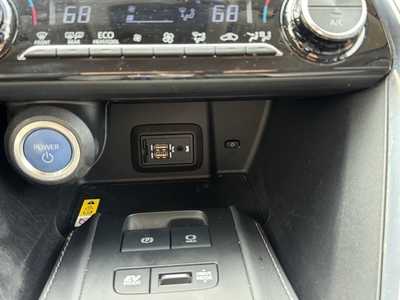 2022 Toyota Venza, $32498. Photo 10