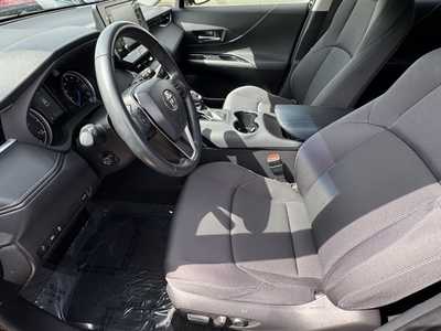 2022 Toyota Venza, $32498. Photo 4