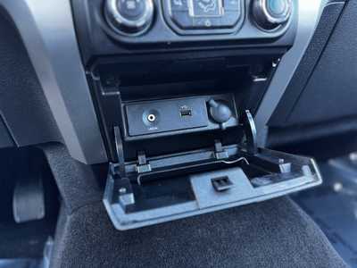 2013 Ford F150 Crew Cab, $11991. Photo 9