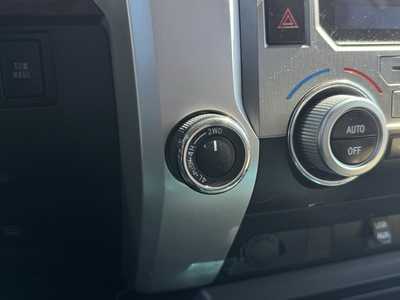 2014 Toyota Tundra Crew Cab, $28598. Photo 10