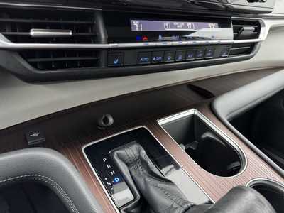 2021 Toyota Sienna, $25599. Photo 11