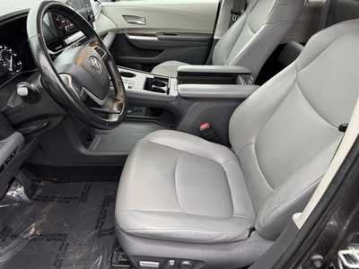 2021 Toyota Sienna, $25599. Photo 4