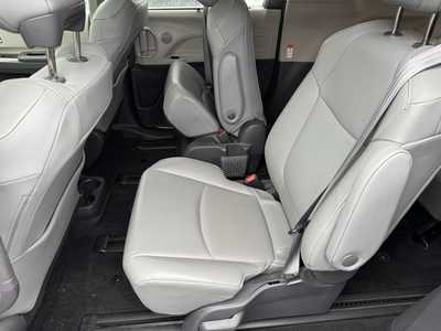 2021 Toyota Sienna, $25599. Photo 6