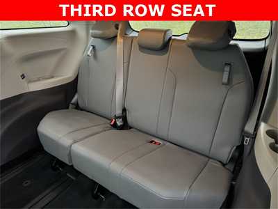 2021 Toyota Sienna, $25599. Photo 7