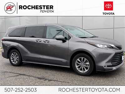 2021 Toyota Sienna, $25599. Photo 1