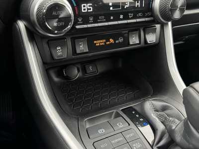 2022 Toyota RAV4, $33999. Photo 10