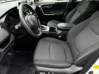 2022 Toyota RAV4, $33999. Photo 4