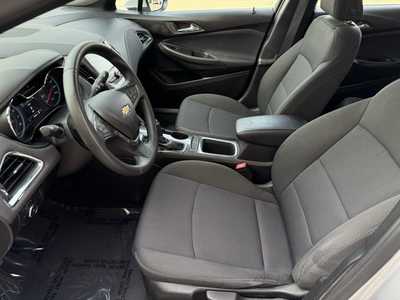 2017 Chevrolet Cruze, $14498. Photo 4
