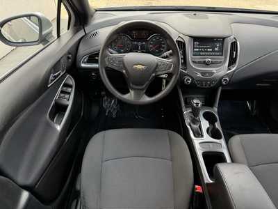2017 Chevrolet Cruze, $14498. Photo 7