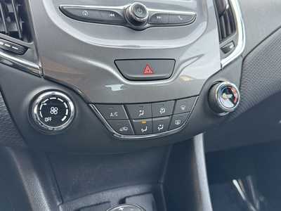 2017 Chevrolet Cruze, $14498. Photo 9
