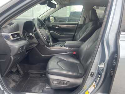2021 Toyota Highlander, $40998. Photo 9