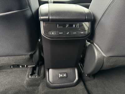 2023 Toyota Highlander, $39998. Photo 7