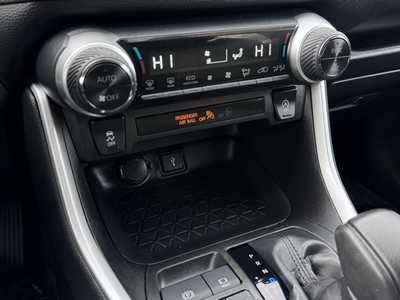 2022 Toyota RAV4, $28798. Photo 9