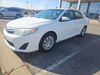 2014 Toyota Camry, $10990. Photo 2