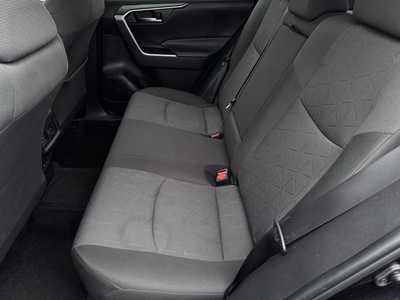 2022 Toyota RAV4, $28998. Photo 5