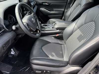 2021 Toyota Highlander, $42998. Photo 5