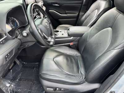 2022 Toyota Highlander, $41999. Photo 4