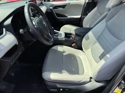 2020 Toyota RAV4, $32499. Photo 5
