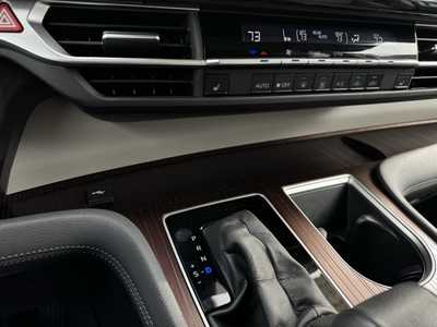 2023 Toyota Sienna, $42999. Photo 11