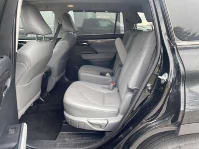 2021 Toyota Highlander, $43499. Photo 10
