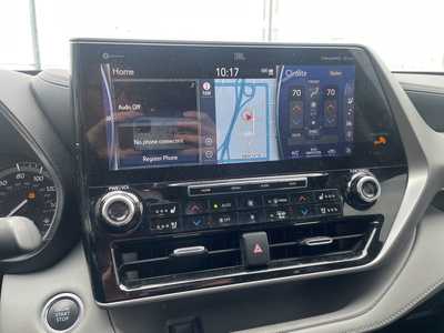 2021 Toyota Highlander, $43499. Photo 11
