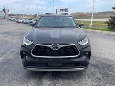 2021 Toyota Highlander, $43499. Photo 2