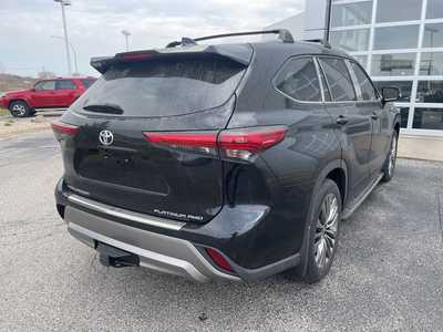 2021 Toyota Highlander, $43499. Photo 7