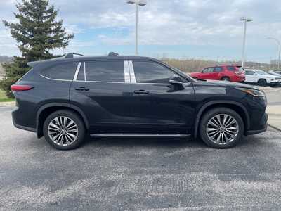 2021 Toyota Highlander, $43499. Photo 8